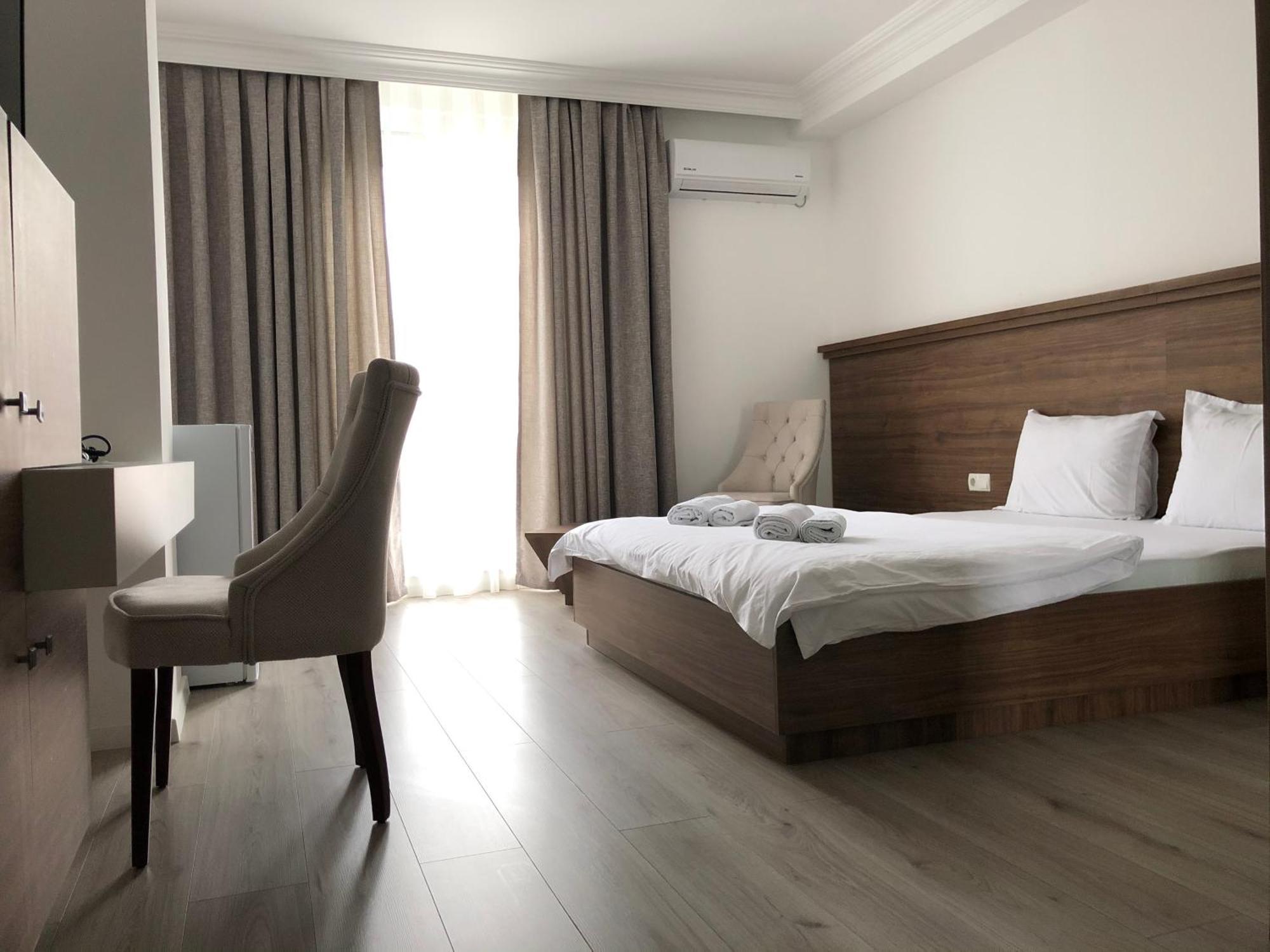 Hotel Dardani Titova Mitrovica エクステリア 写真