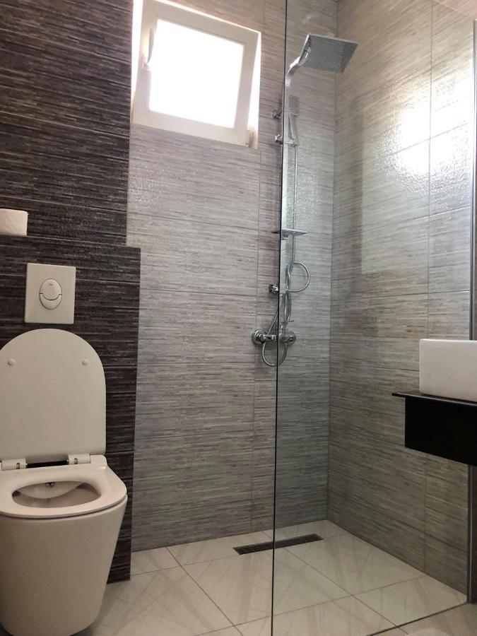 Hotel Dardani Titova Mitrovica エクステリア 写真