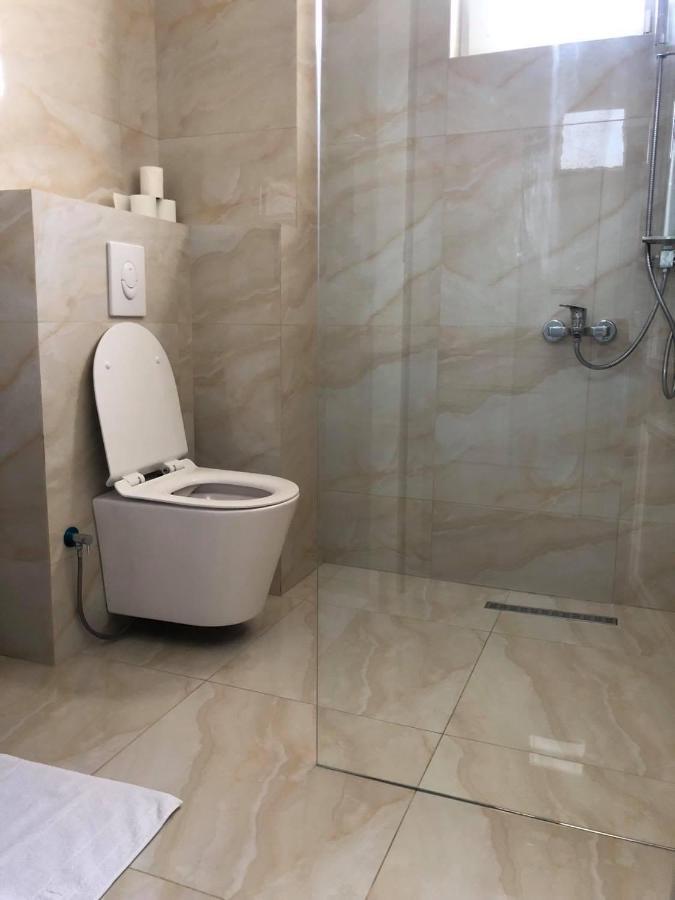 Hotel Dardani Titova Mitrovica エクステリア 写真