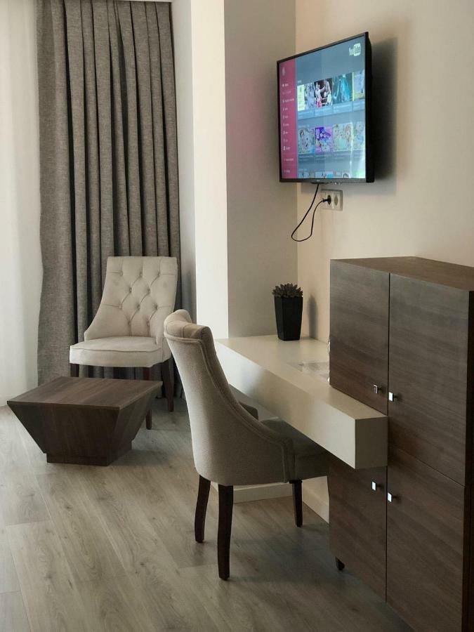Hotel Dardani Titova Mitrovica エクステリア 写真