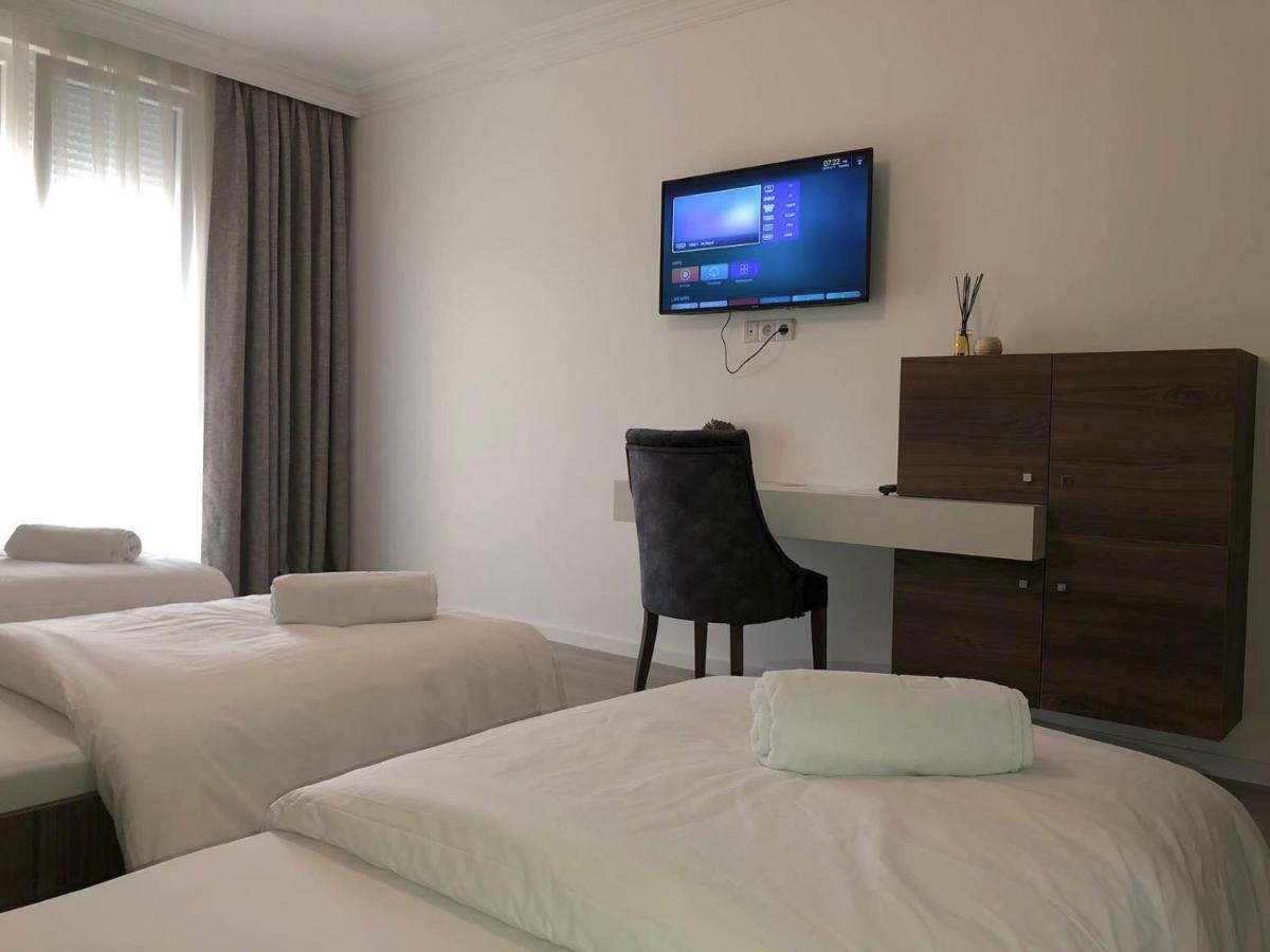 Hotel Dardani Titova Mitrovica エクステリア 写真